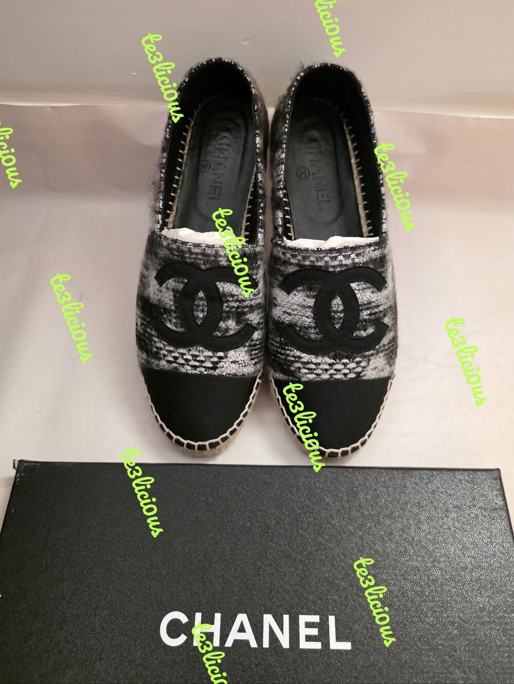 CHANEL 18A WHITE BLACK TWEED ESPADRILLES SIZE 39 *PRE-OWNED 100% AUTHENTIC*